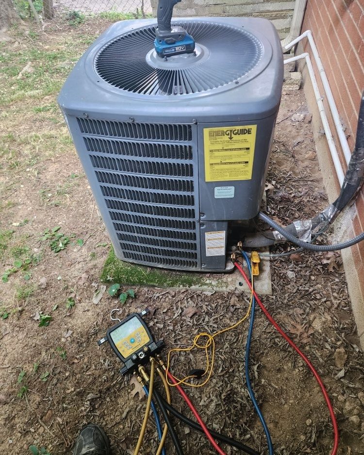 A Goodman condenser with gauges connected for diagnostics